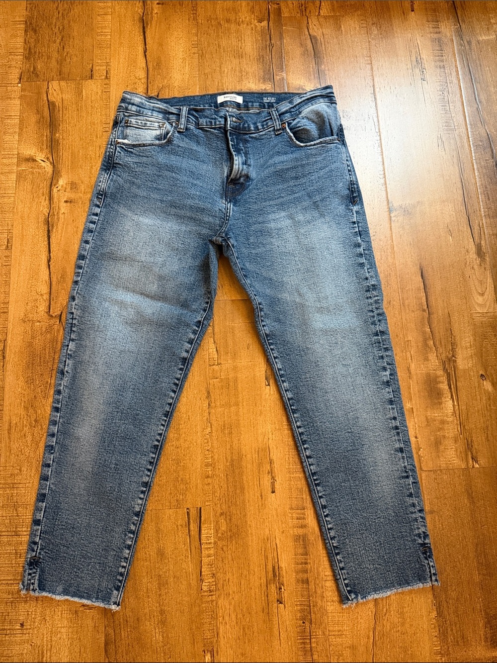 Kensie Women’s Straight Jeans in Washed Blue